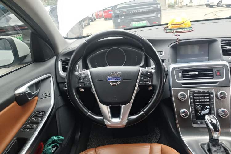 Used Volvo V60 2014 T5 Zhiya Edition