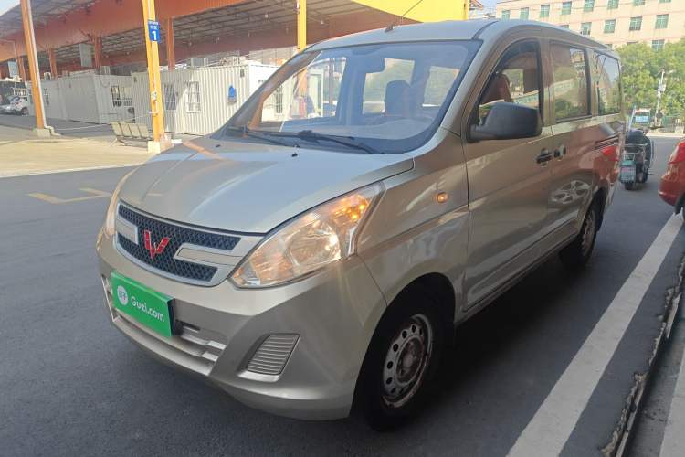 Used Wuling Rongguang V 2016 1.5L Practical Version Non-Power-Assisted
