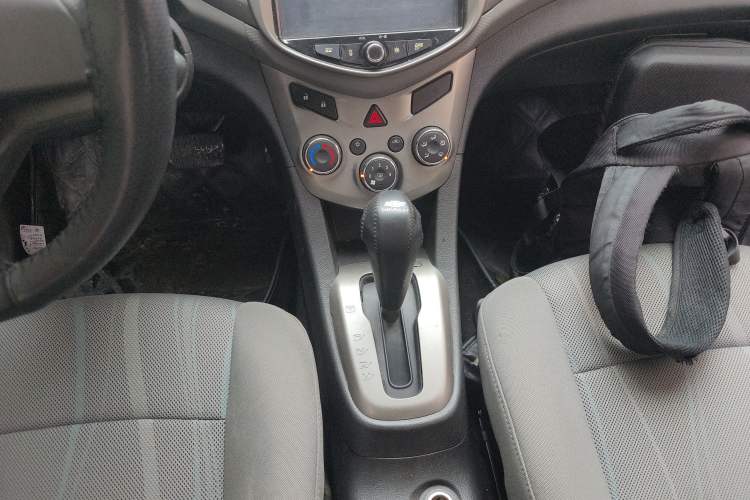 Used Chevrolet Aveo Sonic 2014 Sedan 1.4SL AT Stylish Sunroof Edition