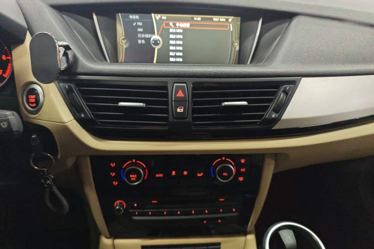 Used BMW X1 2014 sDrive18i Leading Model
