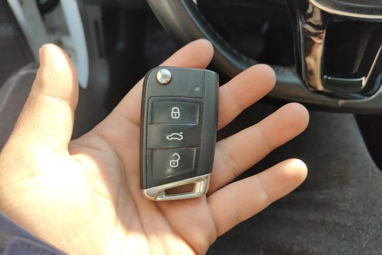 Used Volkswagen T-ROC 2019 280TSI DSG Two-Wheel Drive Comfort Version China VI Standard
