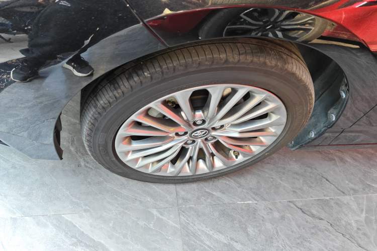 Used Toyota Avalon 2019 Dual-Engine 2.5L XLE Prestige Version China VI Standard