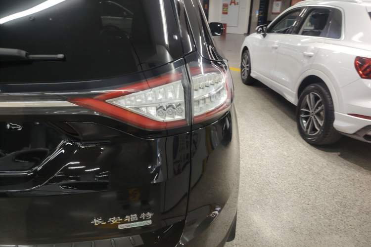 Used Ford Edge 2016 EcoBoost 245 Two-Wheel-Drive Titanium 7-Seater
