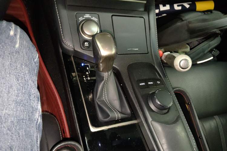 Used Lexus ES 2015 300h Comfort Edition
