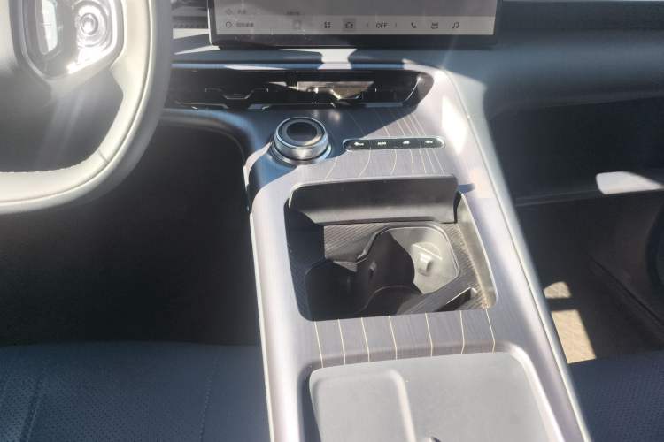 Used  E5 2024 440km Launch Edition