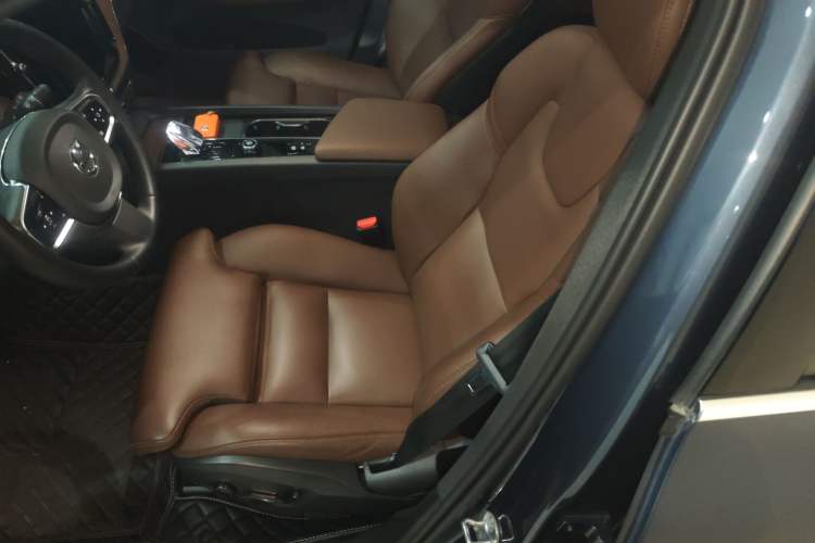 Used Volvo XC60 2024 B5 4x4 Smart Luxury Edition
