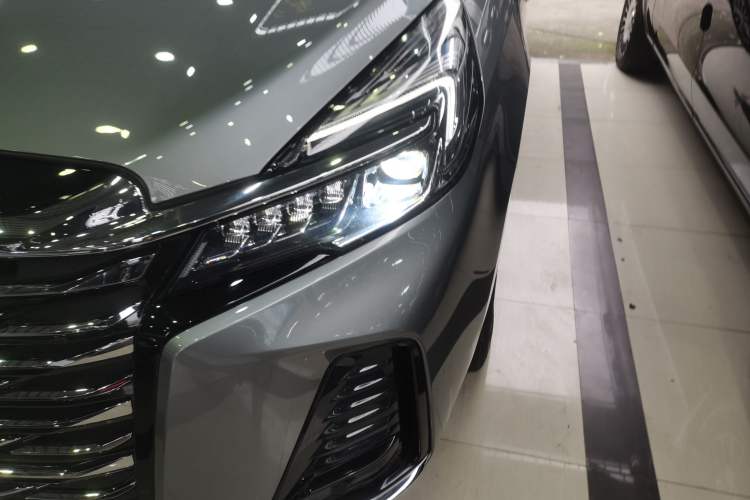 Used Buick GL8 2023 Land Executive Class Comfort Model