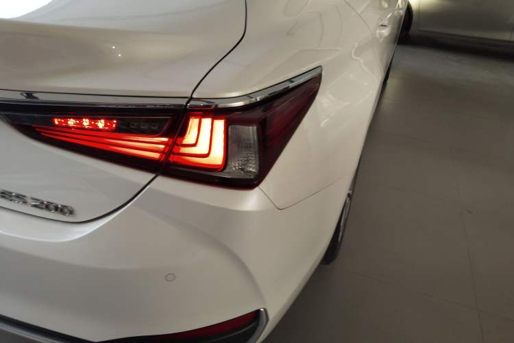 Used Lexus ES 2023 200 Excellence Edition