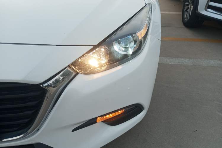 Used Mazda Mazda 3 Axela 2019 Cloud-Control Edition Hatchback 1.5L Automatic Comfort Model China VI Standard
