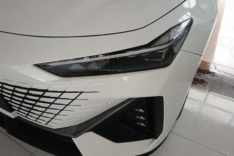 Used Changan UNI-V 2022 1.5T Prestige Version