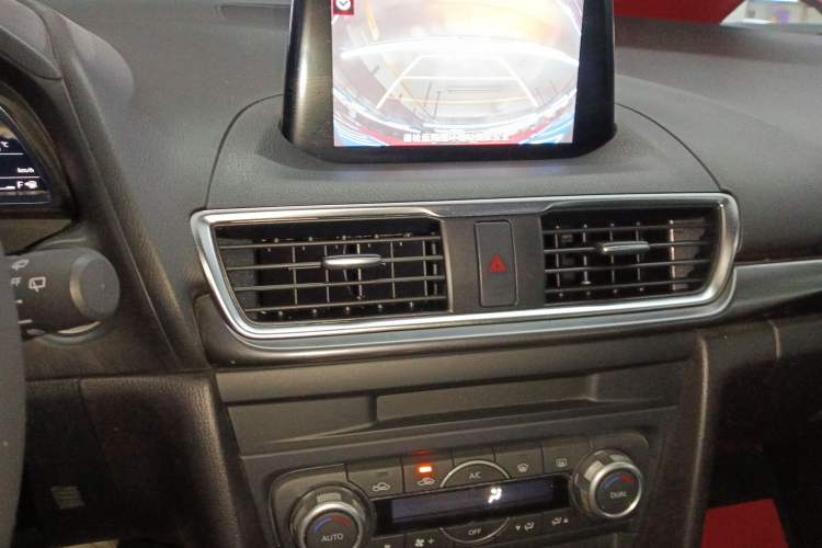 Used Mazda Mazda 3 Axela 2017 Hatchback 2.0L Automatic Sport Model China V Emission Standard
