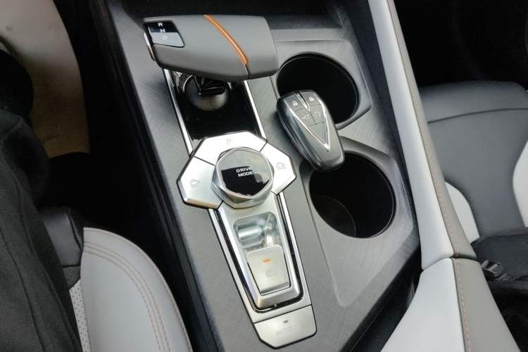 Used Changan UNI-V iDD 2024 Blue Whale Smart Electric iDD 136km Luxury Model
