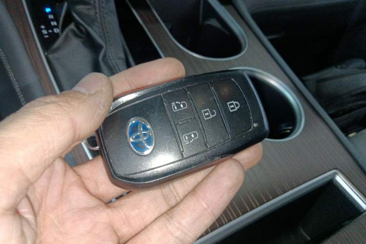 Used Toyota Granvia 2023 2.5L Hybrid Comfort Edition
