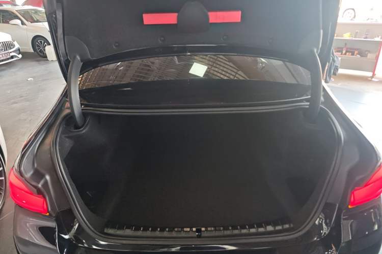 Used BMW 5 Series 2022 Restyled 525Li M Sport Package
