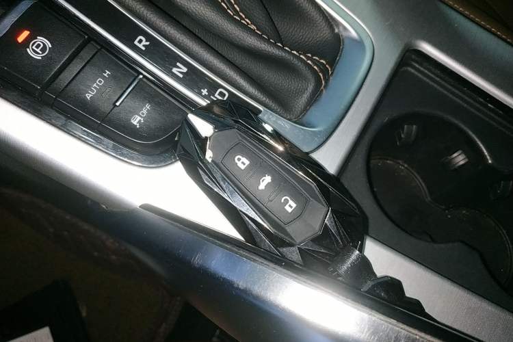 Used Geely Auto Emgrand X7 Sport 2016 1.8TD Automatic ZhiZun Version
