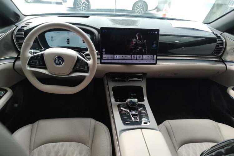 Used BYD Han 2025 EV with 701 km of Laser Radar-Enabled Intelligent Driving
