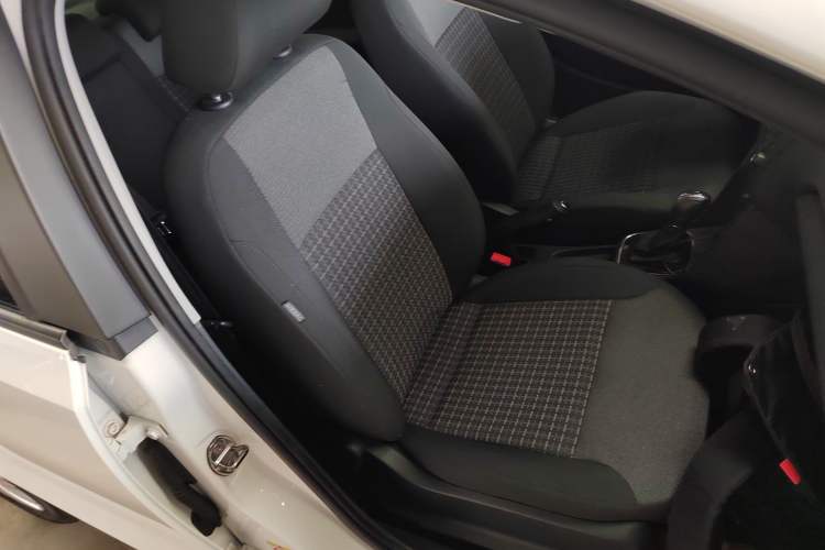 Used Volkswagen Polo 2016 1.6L Automatic Comfort Model
