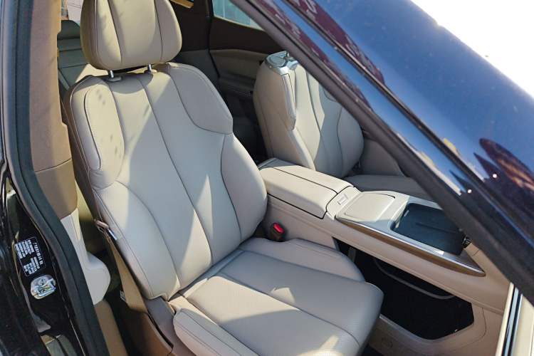 Used  HT 2023 670 Rear-Drive Ultra-High-Voltage NDA Version
