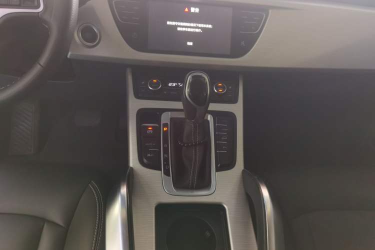 Used Geely Auto Emgrand X7 Sport 2018 1.8TD Automatic Two-Wheel Drive Smart 4G Connected Version
