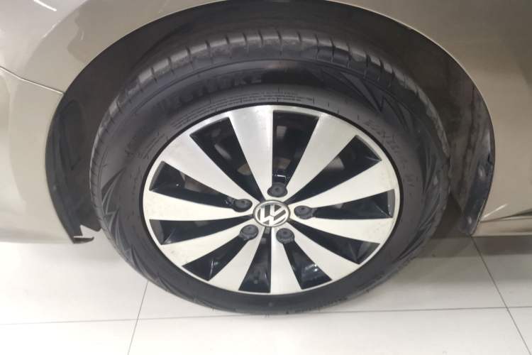 Used Volkswagen Sagitar 2017 230TSI Automatic Comfort Version
