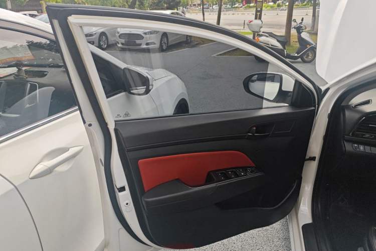 Used Hyundai Elantra 2016 1.4T Dual-Clutch Xuan Dong · Dynamic Version