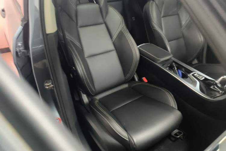 Used Lynk & Co 01 2020 2.0T Two-Wheel Drive Pure Pro Version China VI Standard
