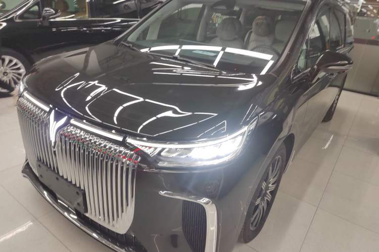 Used VOYAH Dream 2025 EV Four-Wheel Drive Flagship Kunpeng Edition