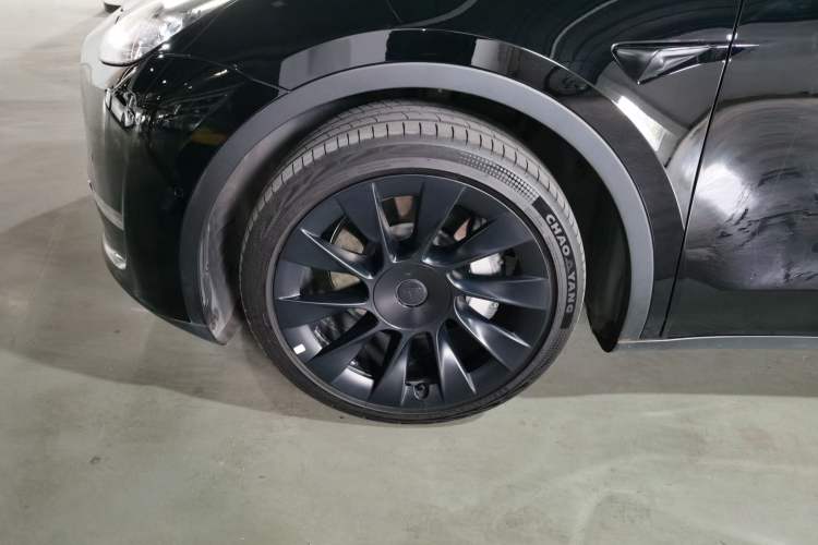 Used Tesla Model Y 2022 Long-Range All-Wheel-Drive Version