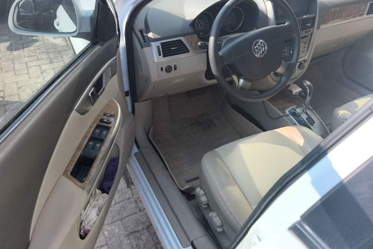 Used Buick Excelle 2015 1.5L Automatic Classic Model
