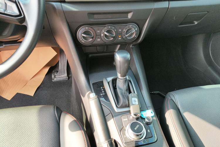 Used Mazda Mazda 3 Axela 2017 Hatchback 1.5L Automatic Comfort Model Emission Standard China V