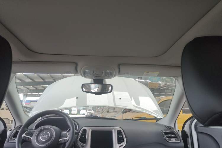 Used  Compass 2017 200T Automatic Family Edition
