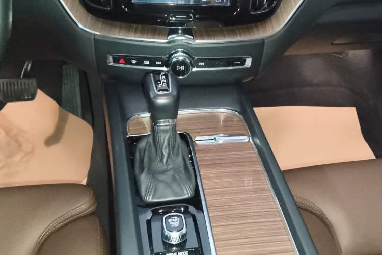 Used Volvo XC60 2021 T5 4x4 Smart Luxury Edition