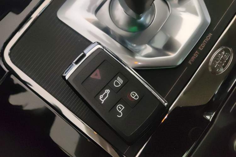 Used Land Rover Range Rover Evoque 2021 Range Rover Velar L 249PS R-Dynamic First Edition
