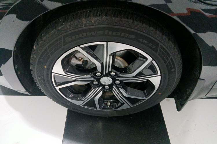 Used Hongqi E-QM5 2023 Base Travel Edition
