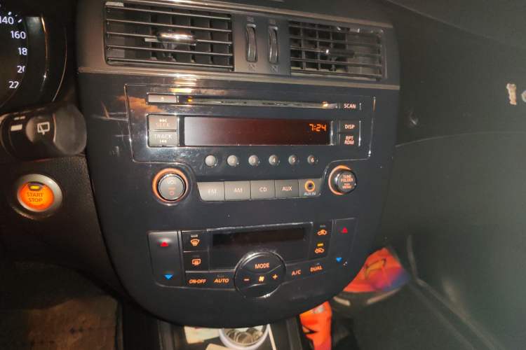 Used Nissan Tiida 2014 1.6L CVT Smart Model