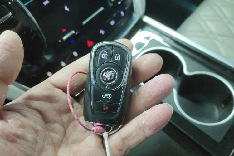 Used Buick GL8 2021 ES Landtrek 653T Comfort Edition
