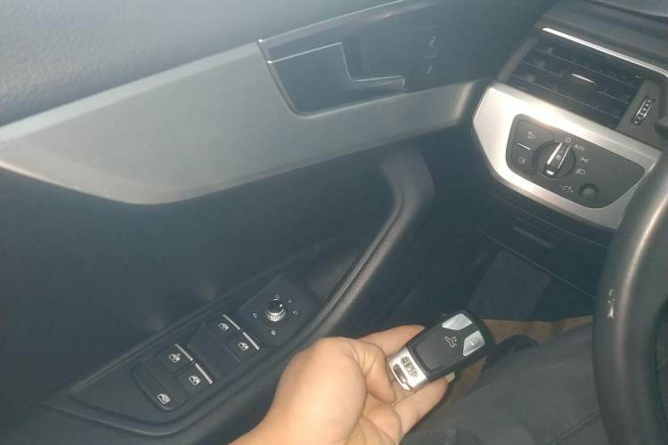 Used Audi A4L 2019 40 TFSI Fashion Version China V