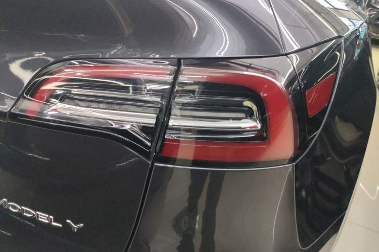 Used Tesla Model Y 2024 Long-Range All-Wheel-Drive Version
