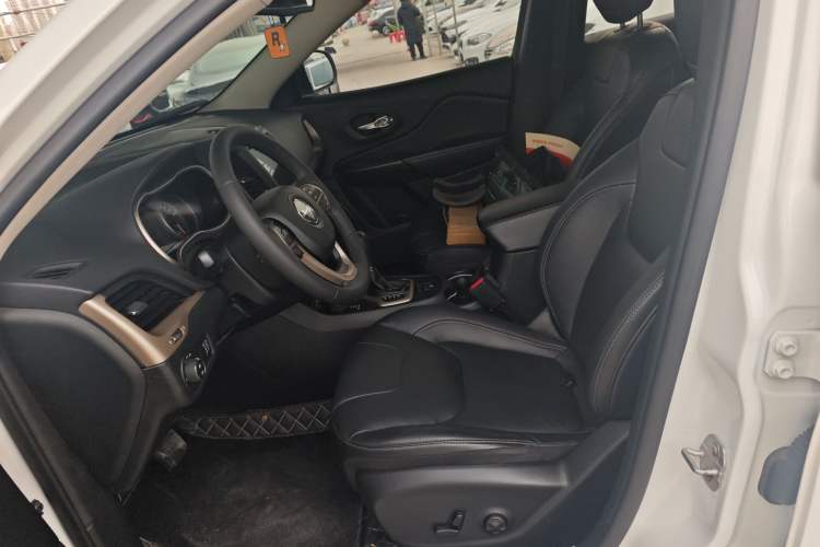 Used  Cherokee 2017 2.4L Professional Smart Edition
