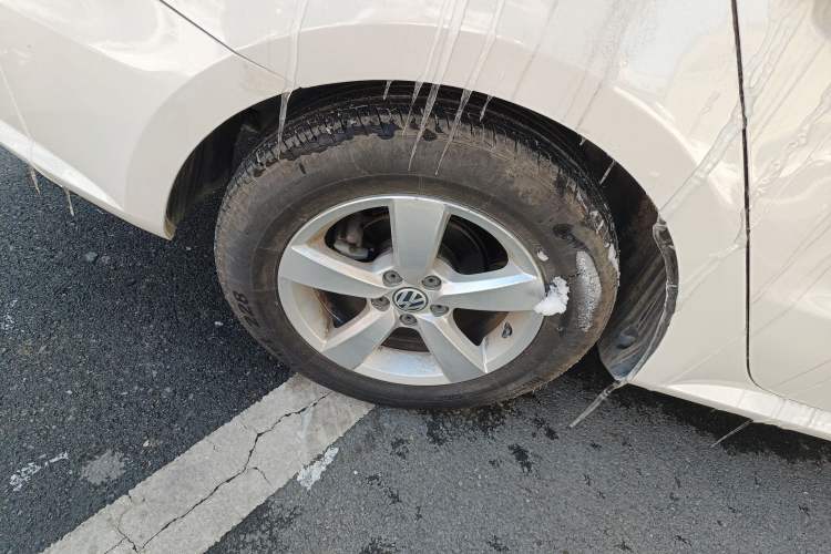 Used Volkswagen Gran Lavida 2013 1.6L Manual Fashion Model