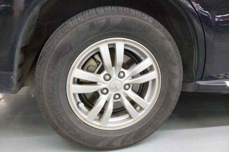 Used Mitsubishi Outlander 2013 2.0L Two-Wheel Drive Sport Navigation Version 5 Seats
