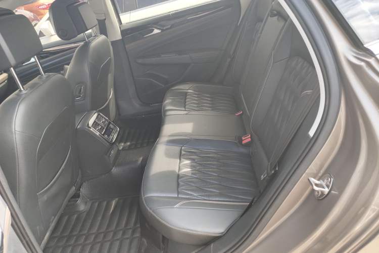 Used Volkswagen Passat 2020 330TSI Luxury Edition China VI
