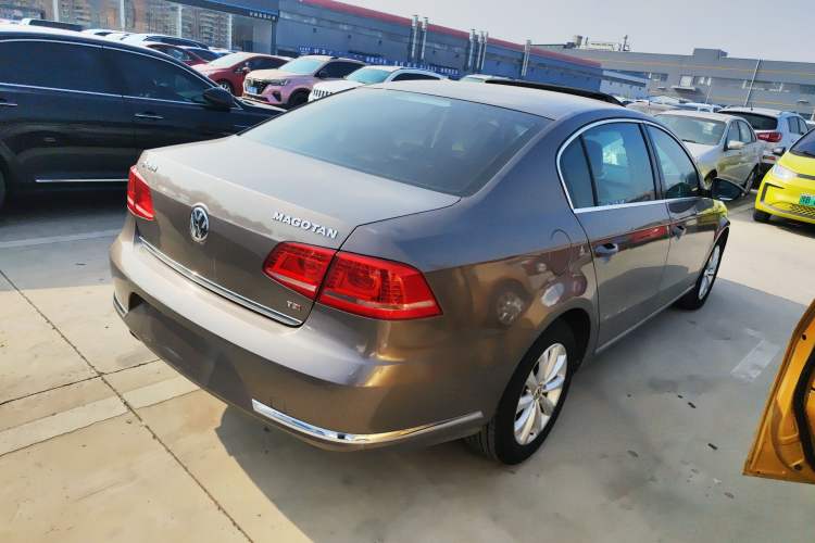 Used Volkswagen Magotan 2015 1.8TSI Luxury Model
