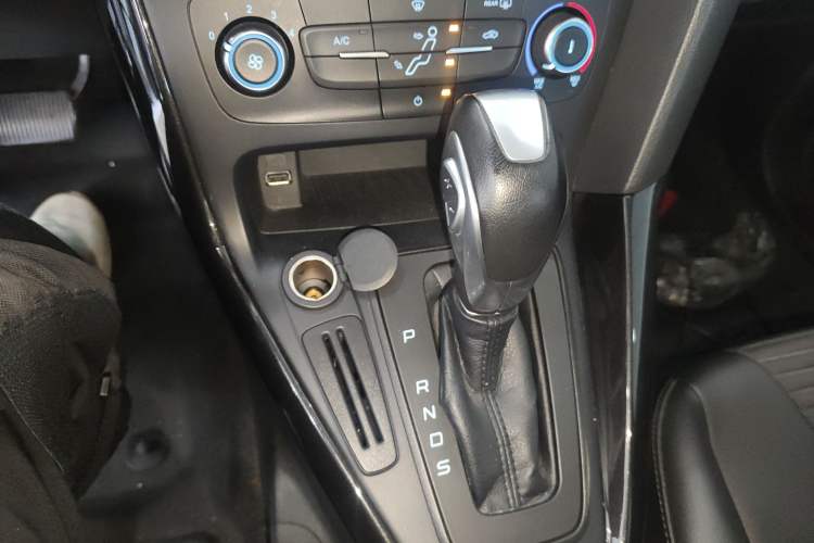 Used Ford Focus 2018 Hatchback Classic 1.6L Automatic Trendy SmartDrive Edition
