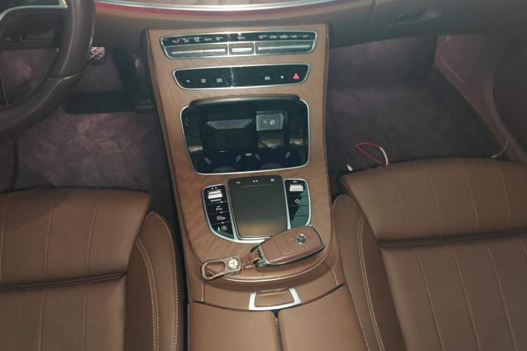 Used Mercedes-Benz E-Class 2022 Second Facelift E 300 L Fashion Edition
