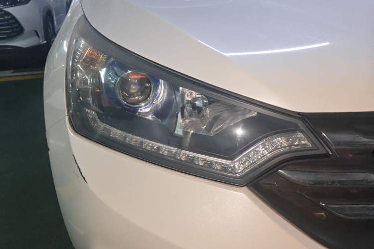 Used Dongfeng Aeolus AX7 2016 2.0L Automatic Zhiyi Trim
