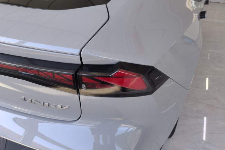 Used Changan UNI-V 2023 1.5T Prestige Model
