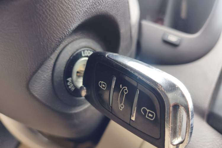 Used Hyundai Celesta 2015 1.6L Automatic Comfort Model
