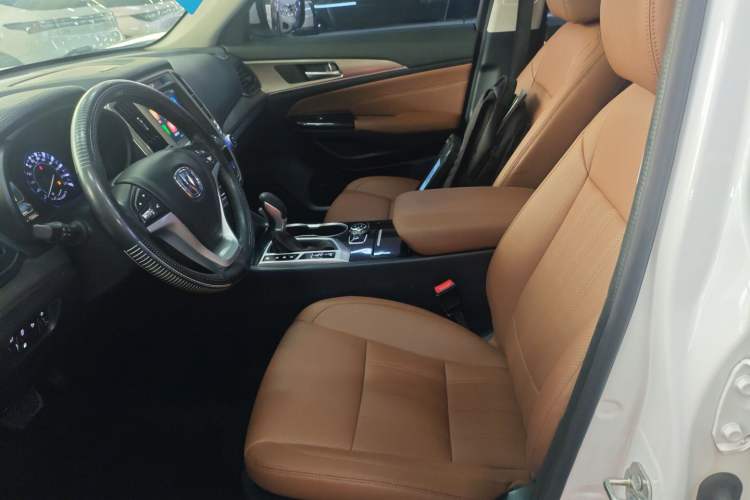 Used Changan CS95 2017 2.0T Two-Wheel Drive Zhiyuan Edition
