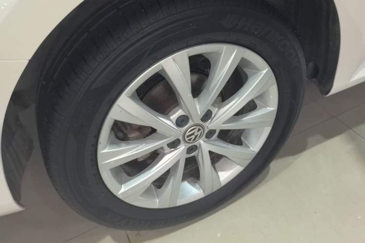 Used Volkswagen Lavida 2017 1.6L Automatic Comfort Edition
